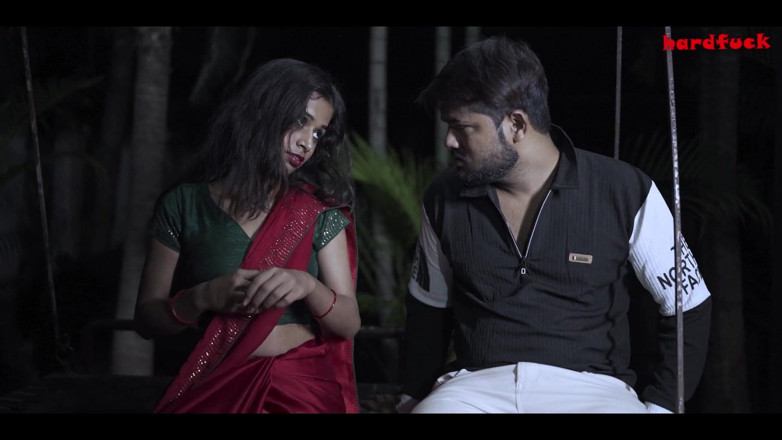 HARDFUCKING: An Unangulated Beautiful Girl in a Saree Is Roaming in...