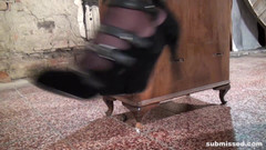 Submissed: Jenny ve Veronica birbirlerine bağlandılar