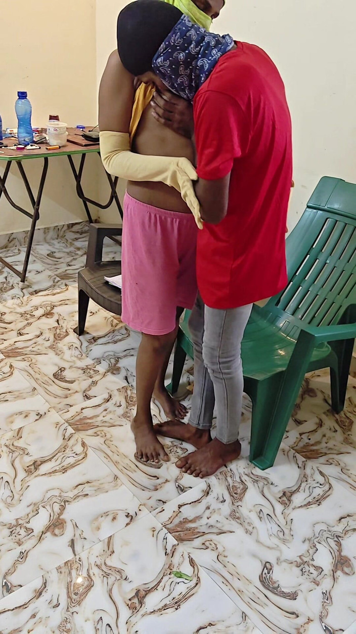 Thesana: Verifica del prestito ragazzo e moglie in casa