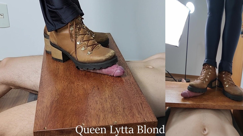Queen Lytta ballbusting and cum lick: Queen Lytta Blond - Seksowne buty CBT Ep 6 - 2 kąty - CBT - deptanie...