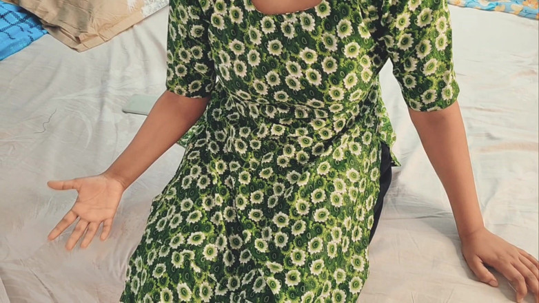 Piya pori: Ma nouvelle copine m’a ramené à la maison et m’a baisée.