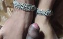 Suryasushma: भारतीय तेलुगु तमिल पहली बार पति को पैरों से चुदाई दे रही है