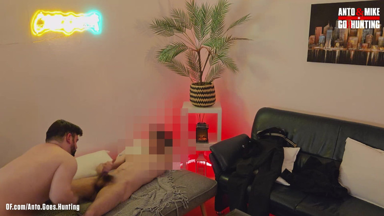 AntoGoesHunting: Estudiante Heterosexual Quiere Volver Y Intenta Follar Con Un Chico...