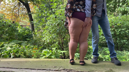 OurFetishLife: Macecha přesně ví, co dělá s mým ptákem na ulici