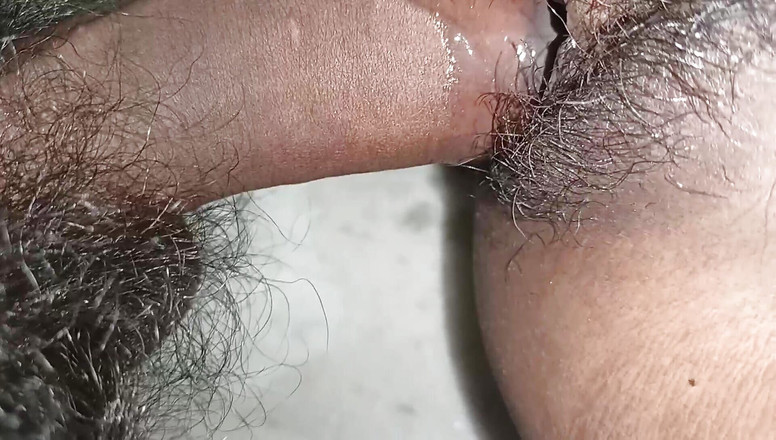 Desi Bhabhi 01: College-freundin im zimmer gefickt