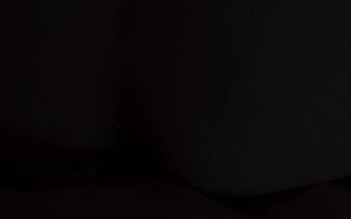 JuicyDream: 翡翠とデニス - 後ろからのクイックファック
