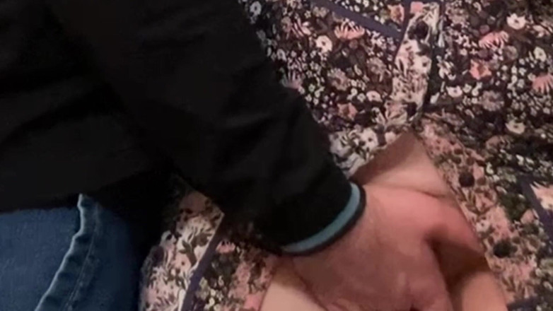 Niki studio: Garip sapık metroda amını ovuyor