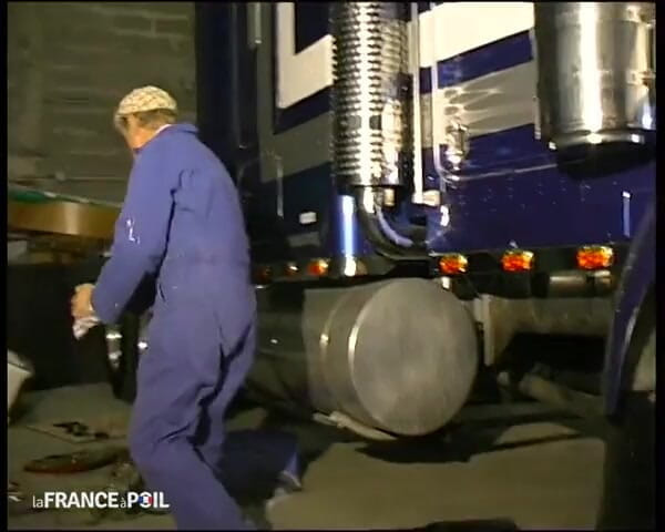 French Family Secrets: Um motorista de caminhão sexy, sexy e gang-bangy!