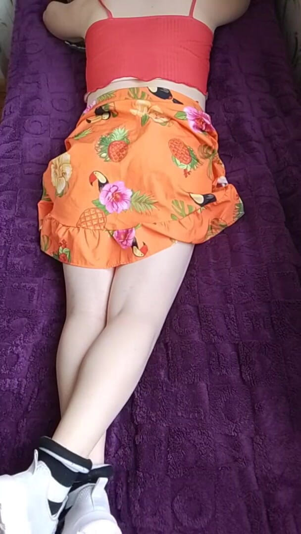 Kitty_Cross: La hora de acostarse Femboy caliente solo quiere una buena...