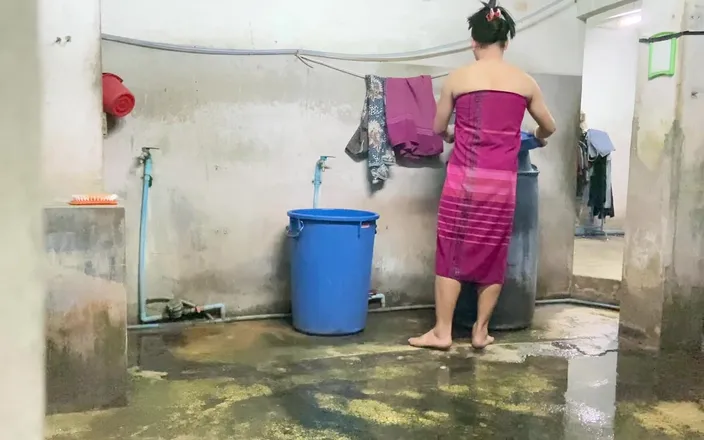 Fampfy Nana: Let's Take a Shower.
