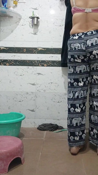 Priya bhabi büyük götlü seksi vücut video çekimi