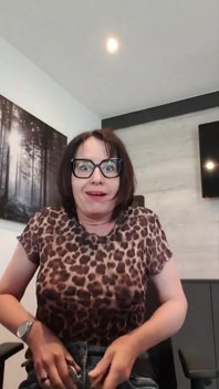 Julie Im Büro Nackt