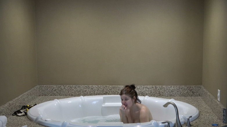 Gentleman Porno: Wielki Murzyn pieprzy głuchą kobietę w jacuzzi