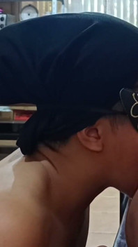 Ma femme de ménage philippine suce sensuellement, éjaculation dans la bouche