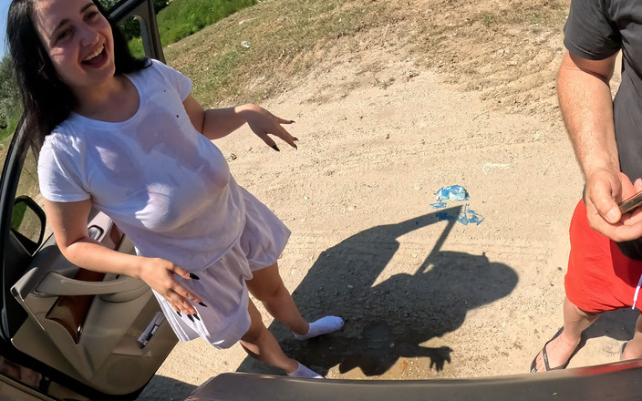 AproductionA: 窓におしっこをかけて、道に口でおしっこをする