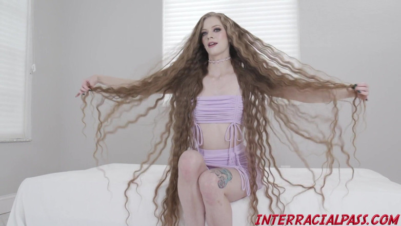 Hush Hush Entertainment: Lui Erin Everheart îi place părul lung și pulele ei mari și negre