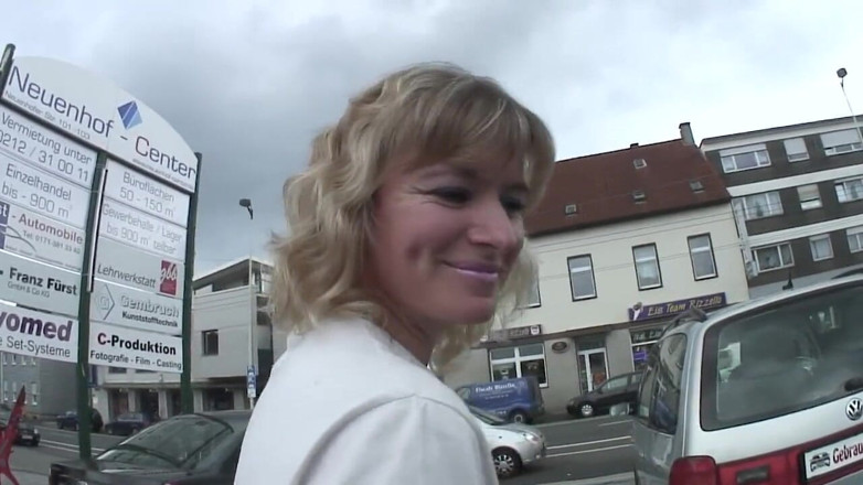 Sextermedia by Pete: Amateur, a bit older slut masturbates in pantyhose
