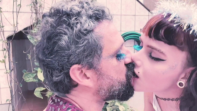 Candy Kush: Seks anal biseksual di pesta seks karnaval brasil