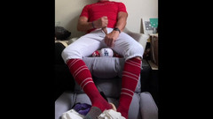 JockDad87: Jockdad87 si pemain baseball lagi asik muasin memeknya pakai perlengkapan...