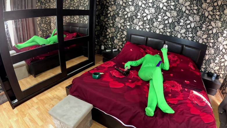 MilfyCalla: Completo Zentai Encasement Toy Play. Bbc provocando com consolo, tapas...