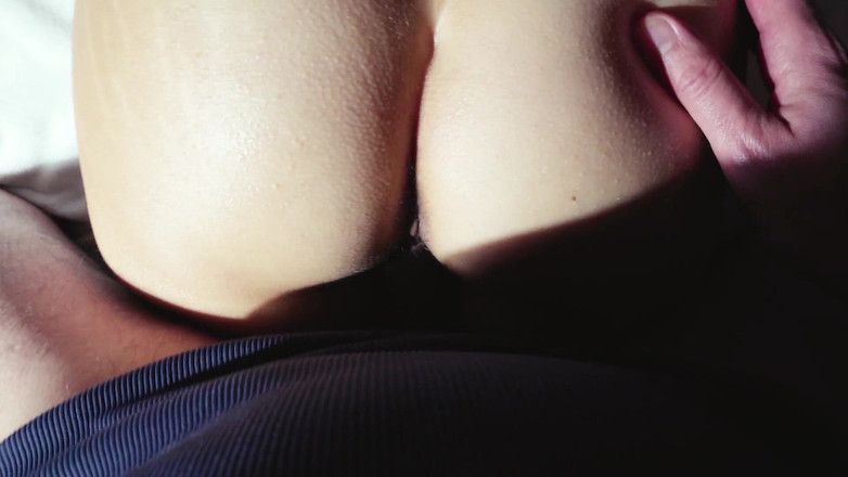 Jay_kate: Pantat bahenol tante seksi dengan ikat pinggang garter dientot habis-habisan...