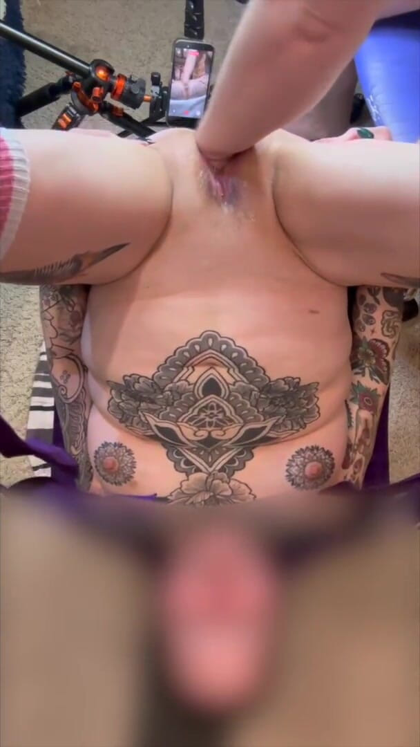 Slave Gigi: You See My Hand in There? Fisting Her Gaped Cunt
