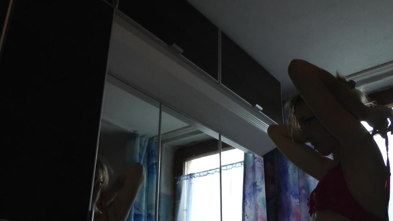 Solo Sex: Skinny girl enjoys masturbation in bathroom