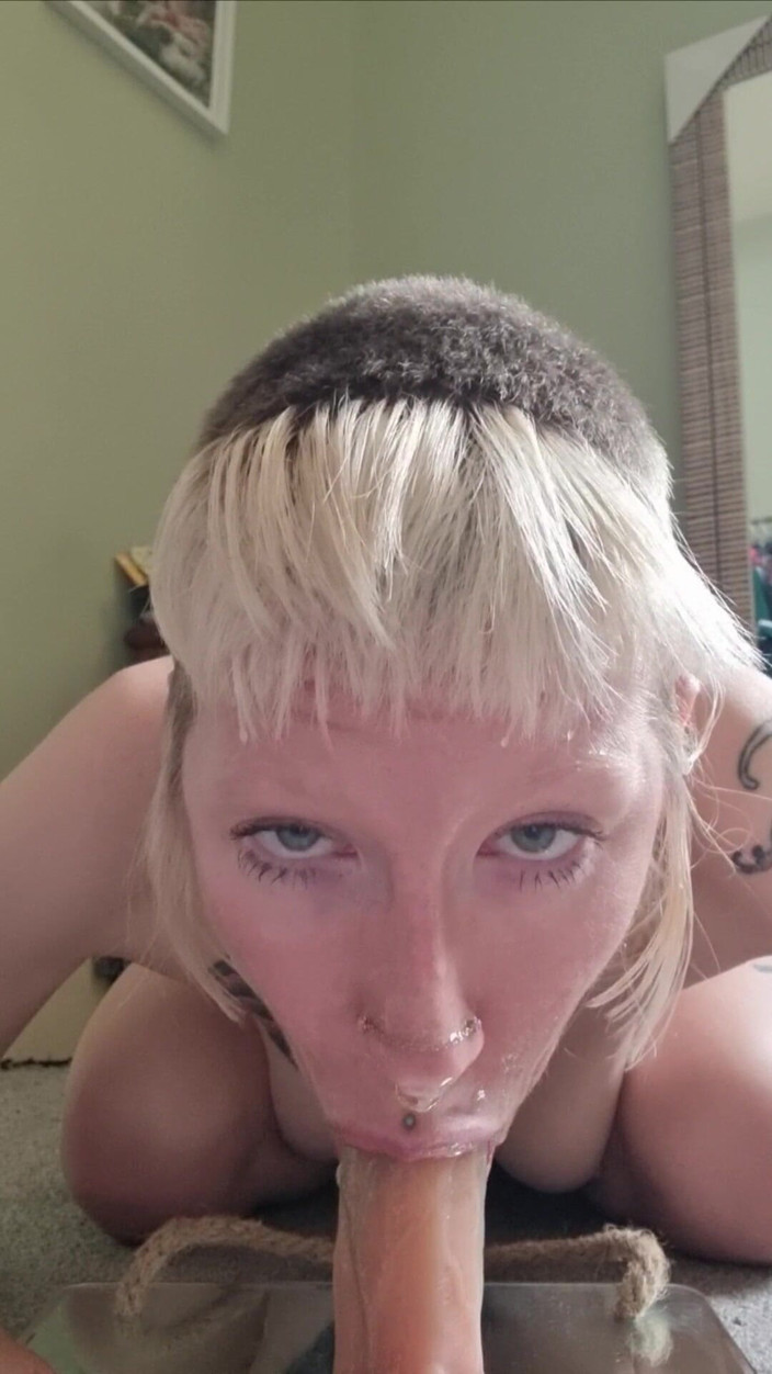 rosarosebud: 第一人称视角定制：一边舔我的阴户一边吮吸鸡巴