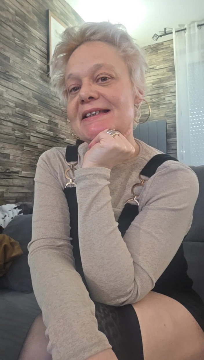 Sofy13: Tôi Bú Một Con Cặc Tốt Và Khiến Tôi Đụ Âm Hộ Đĩ...