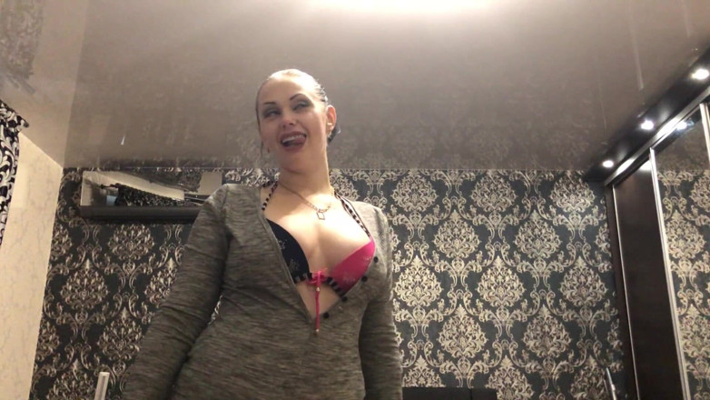 Goddess Misha Goldy: Un forte allenamento e adorazione dei muscoli! Motivazione e dominazione...