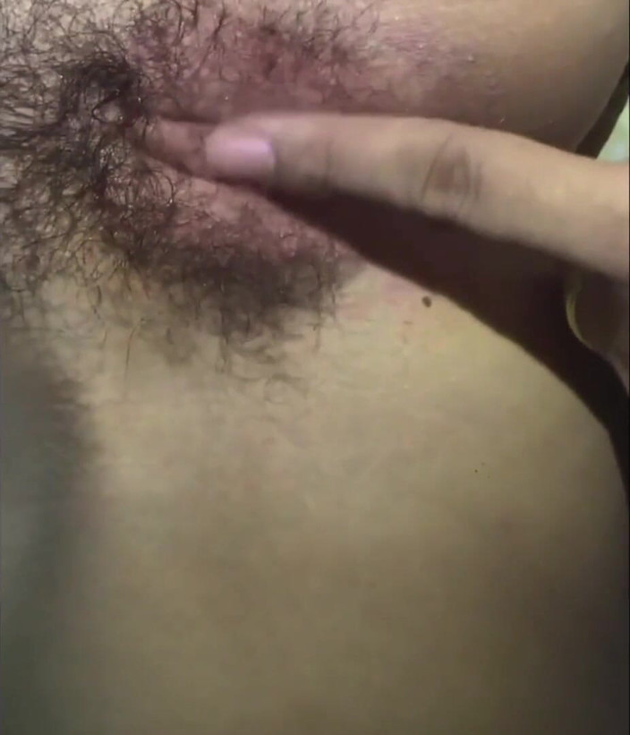 Hashini Hirunika: Amcık parmaklıyor erkek arkadaş