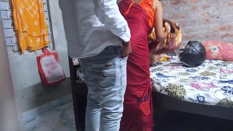 Fantacycutting: Indianka Bhabhi została zerżnięta przez szwagra sąsiada, podnosząc nogę, gdy...