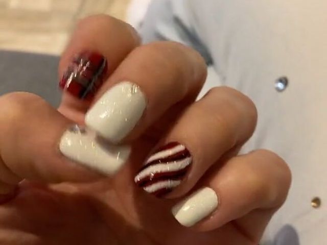 Do You Like My Christmas Nails? (Nesty)