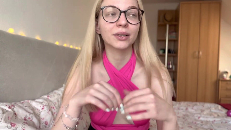 Goddess_Bella_Rae: 그녀가 당신보다 장난감을 선호한다면 무엇을 해야할지