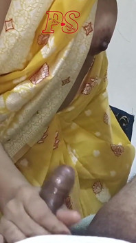 South Indian Desi Hot Bhabhi Yallow Sari Noszenie ręczna robota z wytryski wideo