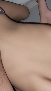 吞下精液直到最后一滴..辣妹喜欢精液的味道