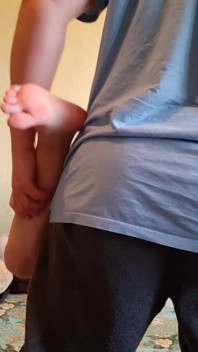 Mi-am pus un vibrator legat sub pantaloni și mi-am futut iubita