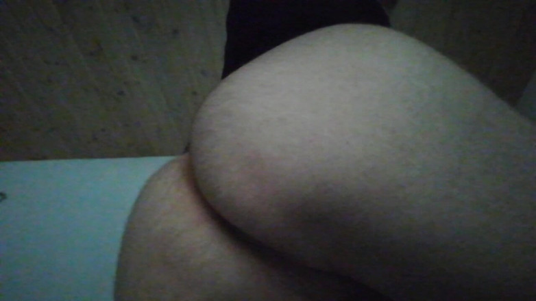 BDSM TS beginner: Транс принимает бананы в задницу