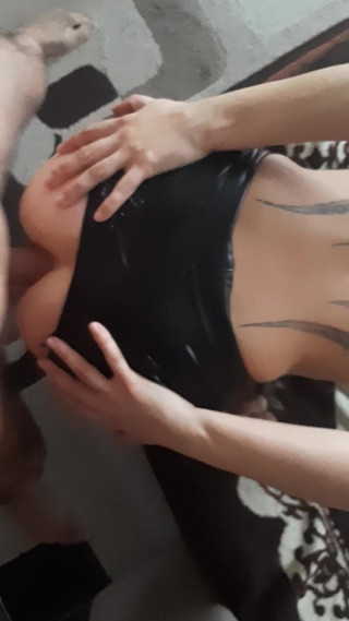 Shiny leather assfuck: Gf lesklý zadek ošukaný v kožených kalhotách