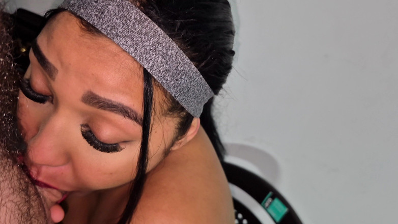 Pikaa6: Nieśmiała dziewczyna mojego przyjaciela jest ekspertką od seksu analnego.