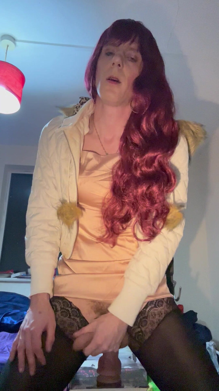 Jessica silk: Jess Silk Rides Dildo