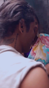 Devar pegou seu sutiã bhabhi e começou o romance