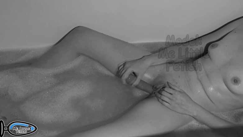 Me_little_fetish: Masturbuje się nastolatką 18+ cipki z wibratorem i dostaje orgazm szczupła...
