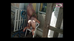 Casal Gresopio BDSM: Dom Gresopio dává svému otrokovi koupel na dvorku 1