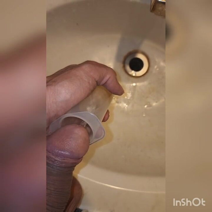 HungBareBackRabbit: Ін'єкція моєї свіжої гарячої сечі в мою тугу пизду.