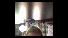 JuiceLussie: 公共手淫。更衣室里的双洞齐插