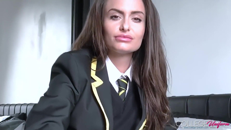 College Uniform: Uniforme Y Medias Con Sarah Louise