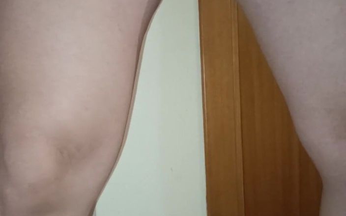 Jennyliam: Tante seksi italia kencing di lantai - ita amatir