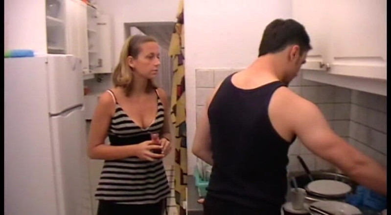 Femdom Austria: Nhanh lên và lên nhà bếp đi, nô lệ!