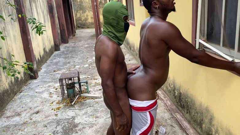 Morris_monthanna: tanpa kondom di luar